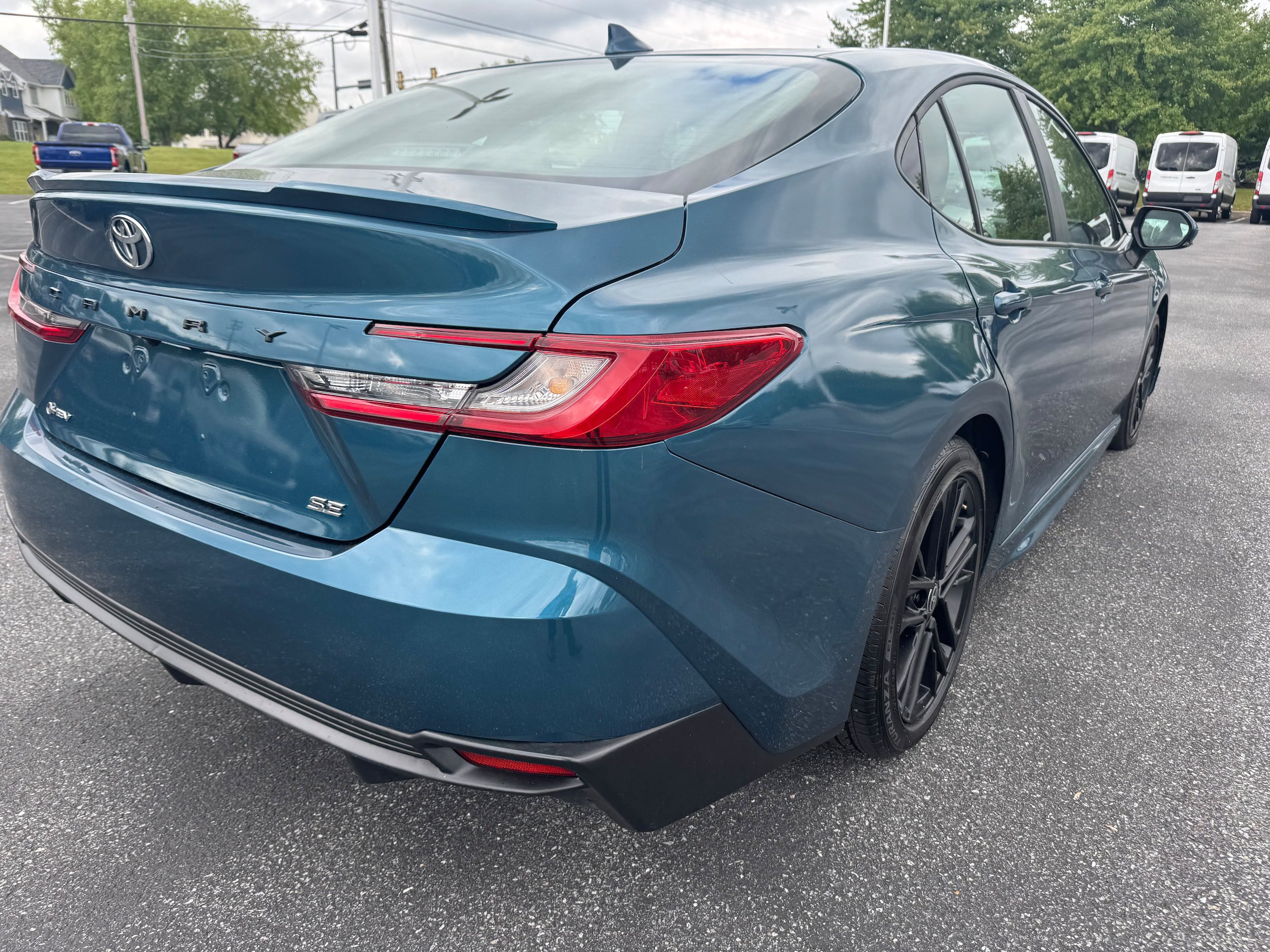 Used 2025 Toyota Camry SE FWD image 5