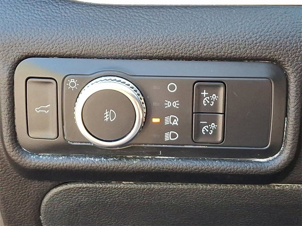 Certified 2022 Ford Explorer XLT w/ Equipment Group 202A image 23