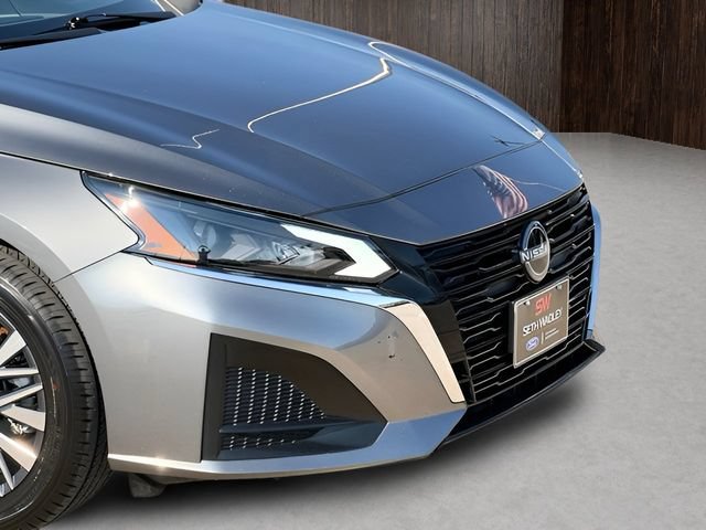 Used 2025 Nissan Altima 2.5 SV FWD image 9