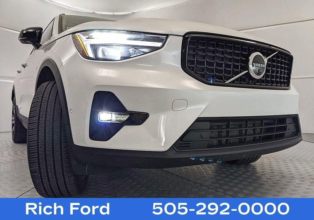 Used 2023 Volvo XC40 B5 Ultimate w/ Climate Package image 23