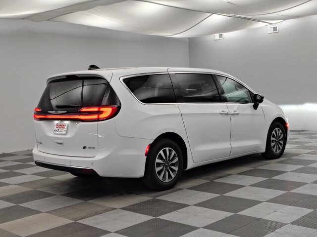 Used 2024 Chrysler Pacifica Limited FWD image 10