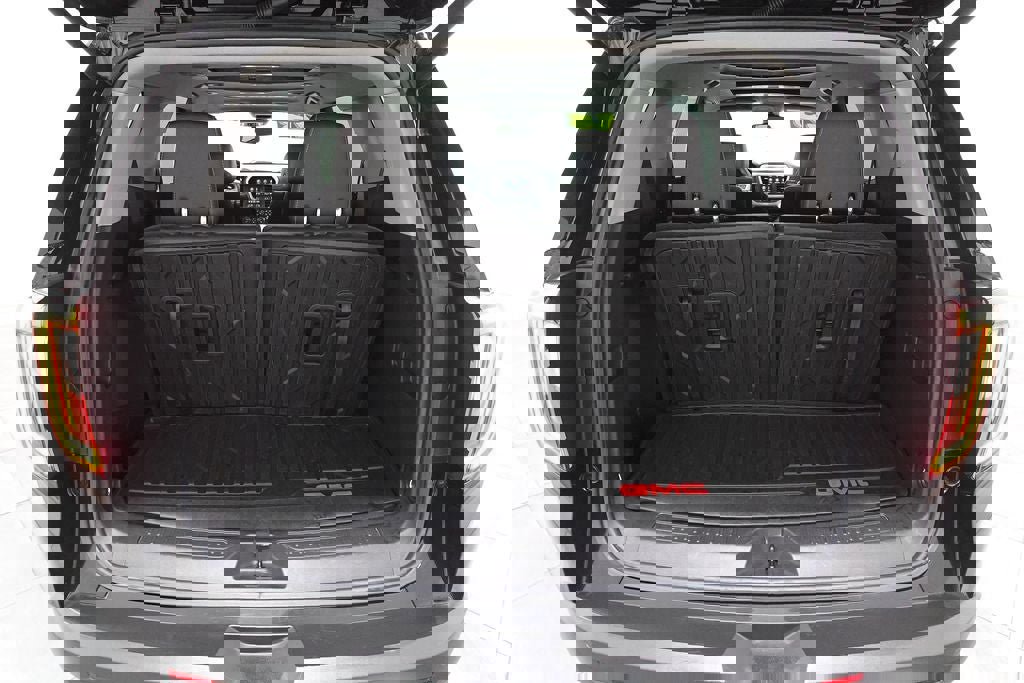 Used 2023 GMC Acadia SLT w/ Technology Package image 32