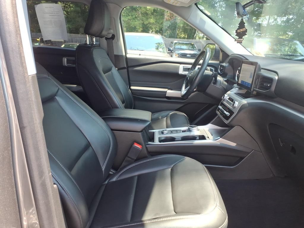 Certified 2023 Ford Explorer XLT w/ Equipment Group 202A AWD/4WD image 10
