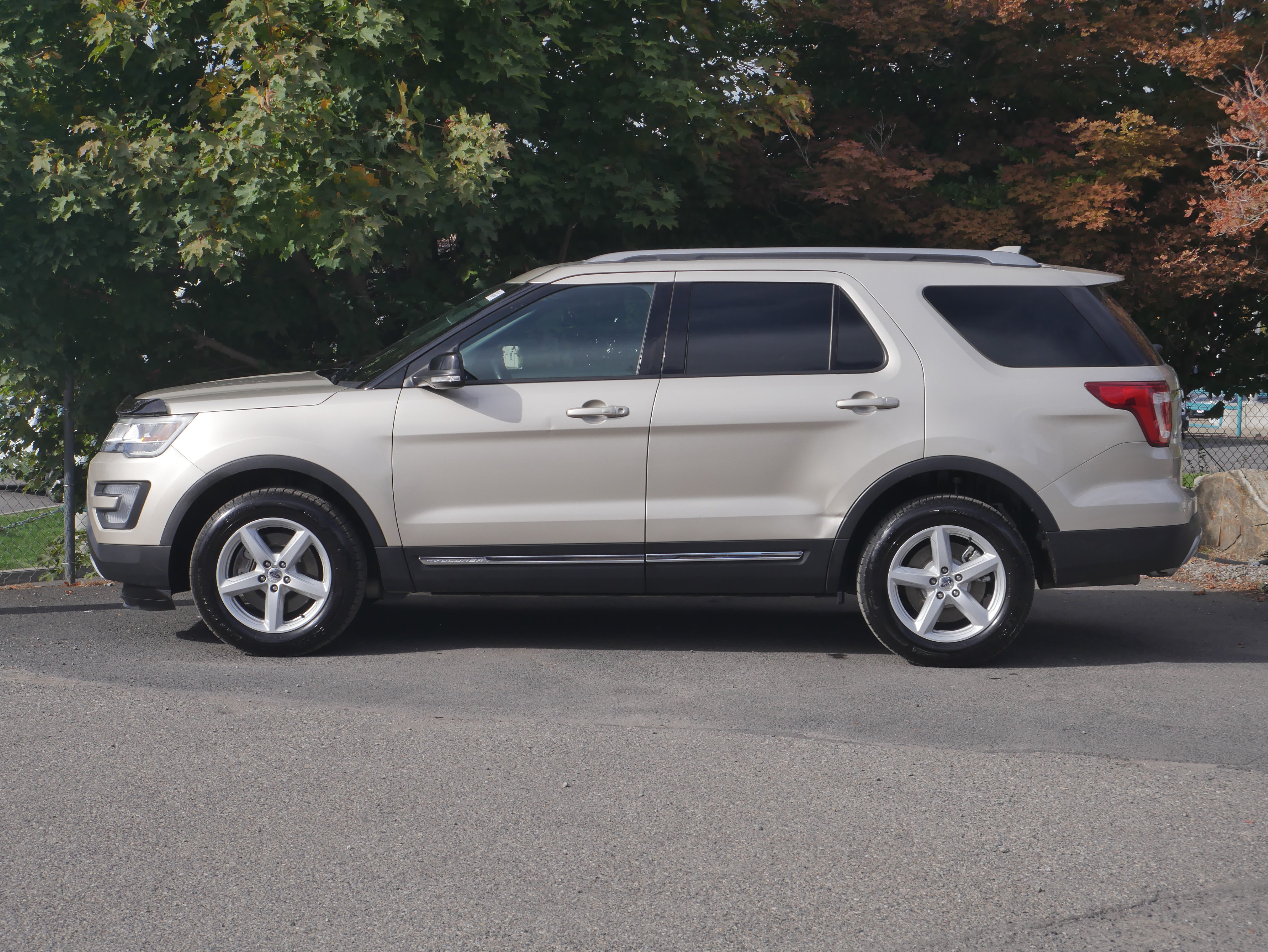 Certified 2017 Ford Explorer XLT AWD/4WD image 14