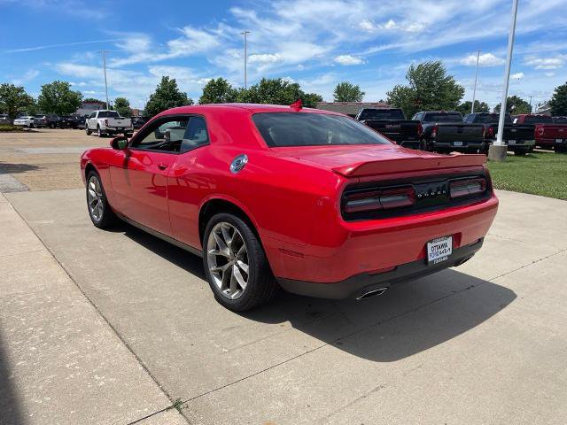 Used 2022 Dodge Challenger SXT w/ Plus Package RWD image 7