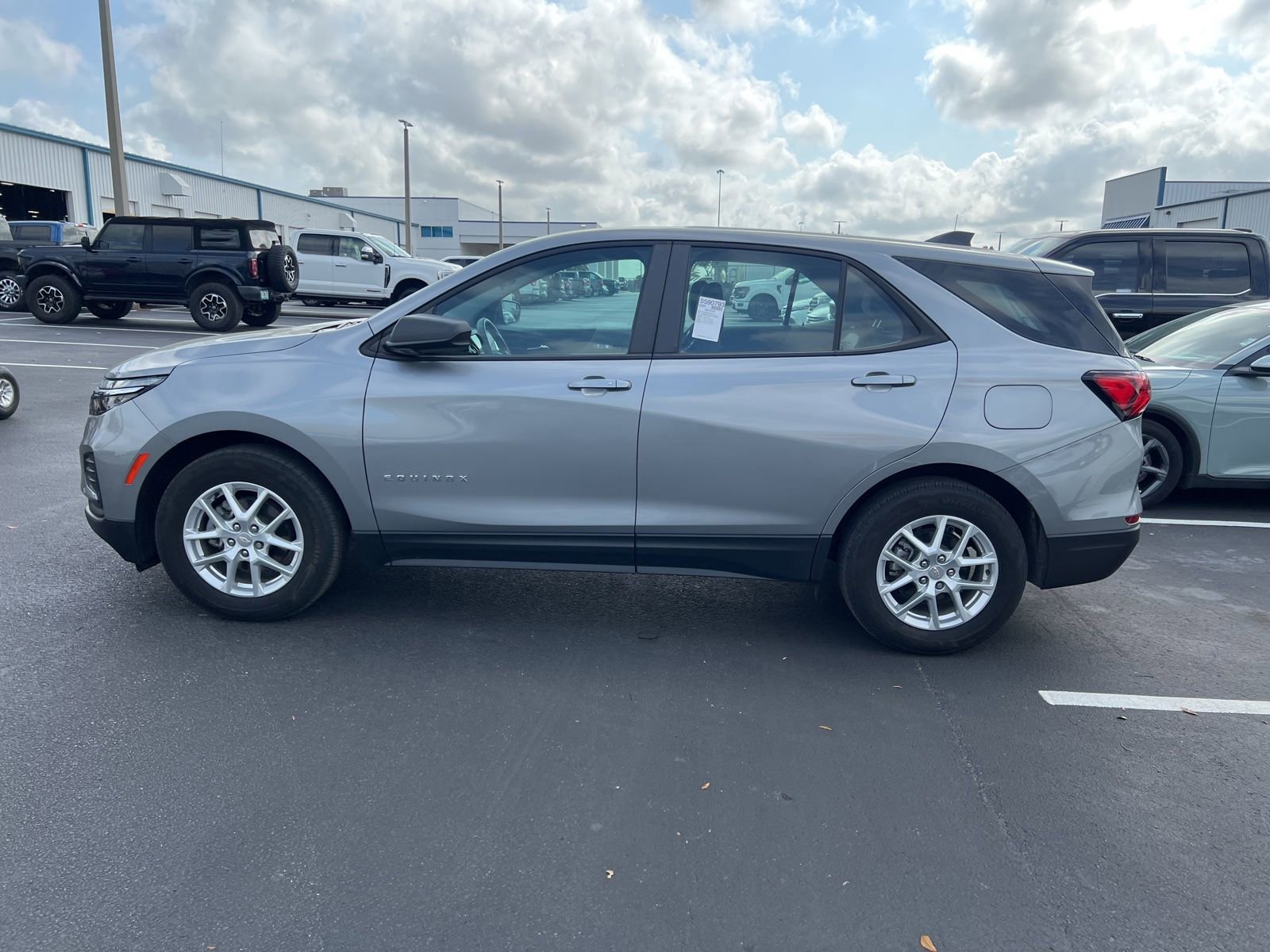 Used 2024 Chevrolet Equinox LS image 9