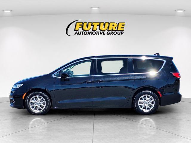 Used 2024 Chrysler Pacifica Touring-L FWD image 7