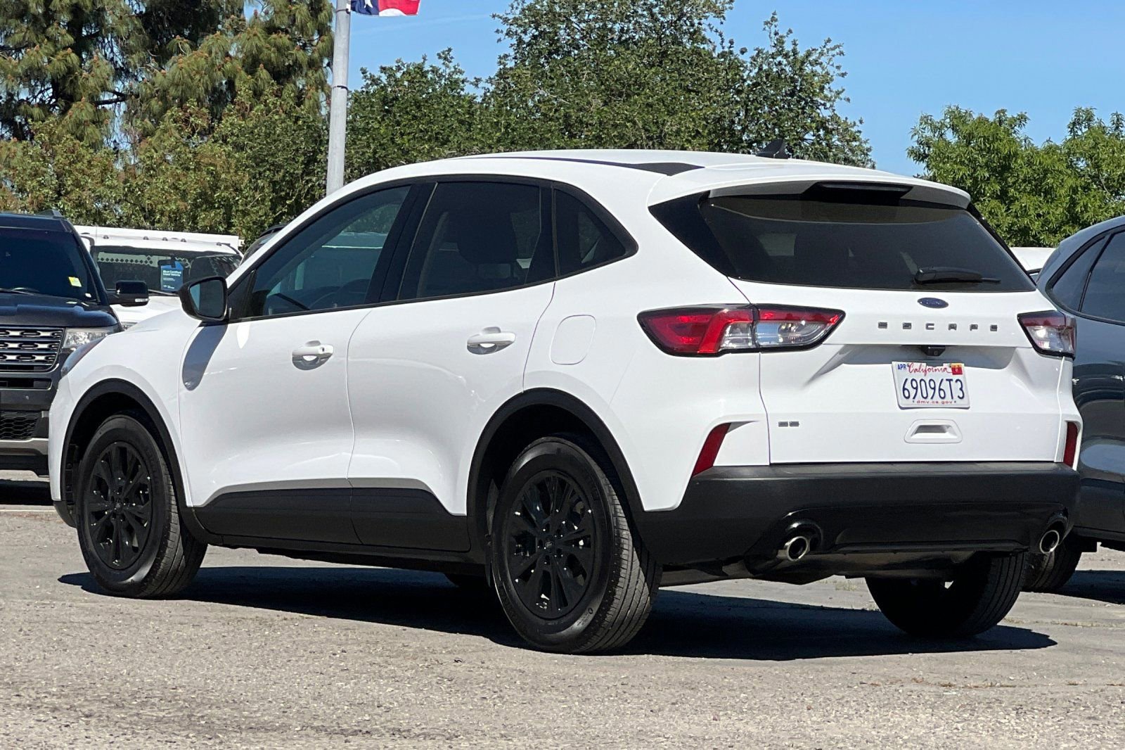 Certified 2022 Ford Escape SE w/ SE Sport Appearance Package image 3