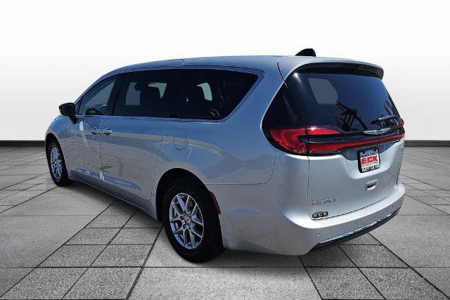 Used 2024 Chrysler Pacifica Touring-L FWD image 7