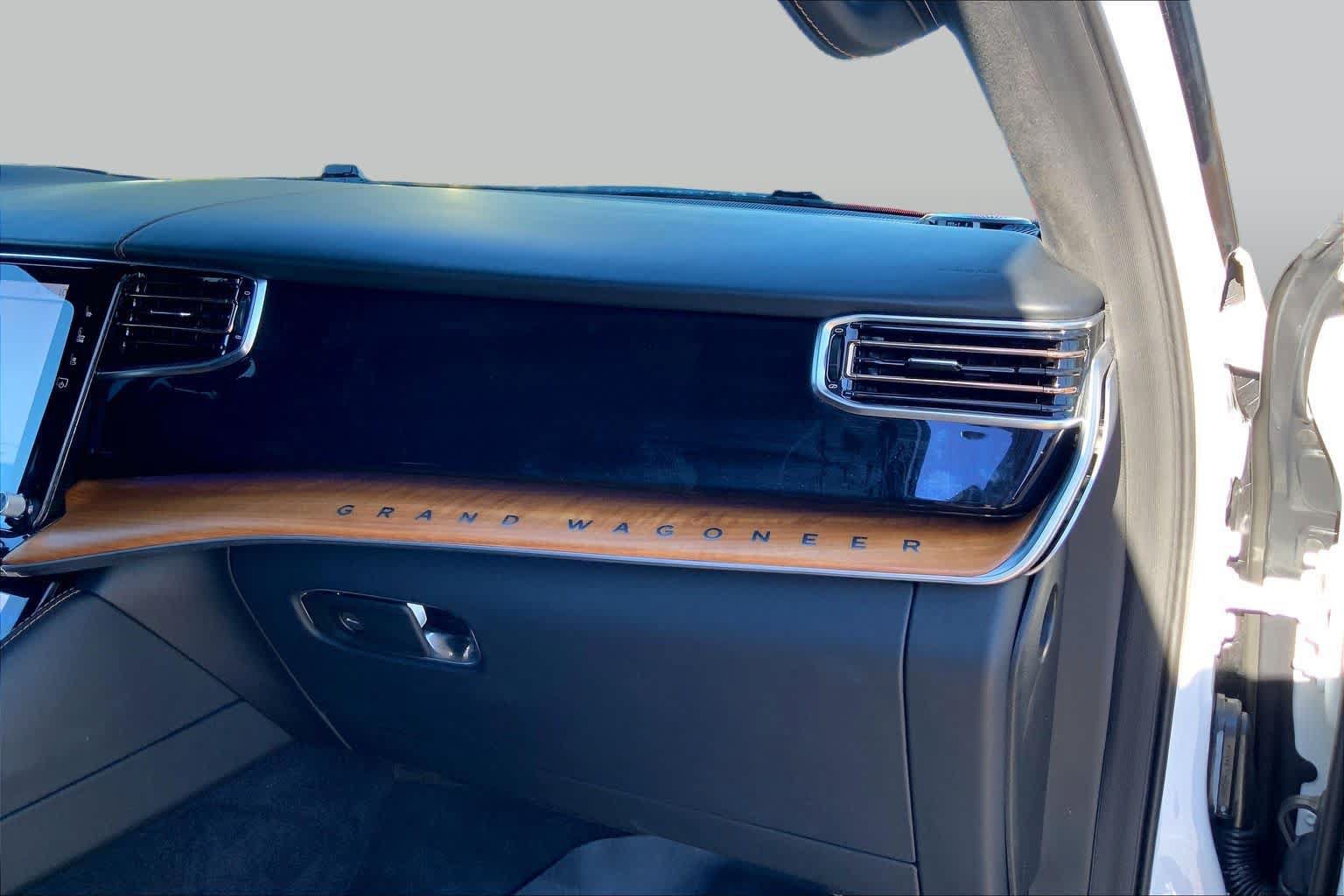 Used 2024 Jeep Grand Wagoneer L Series III AWD/4WD image 19