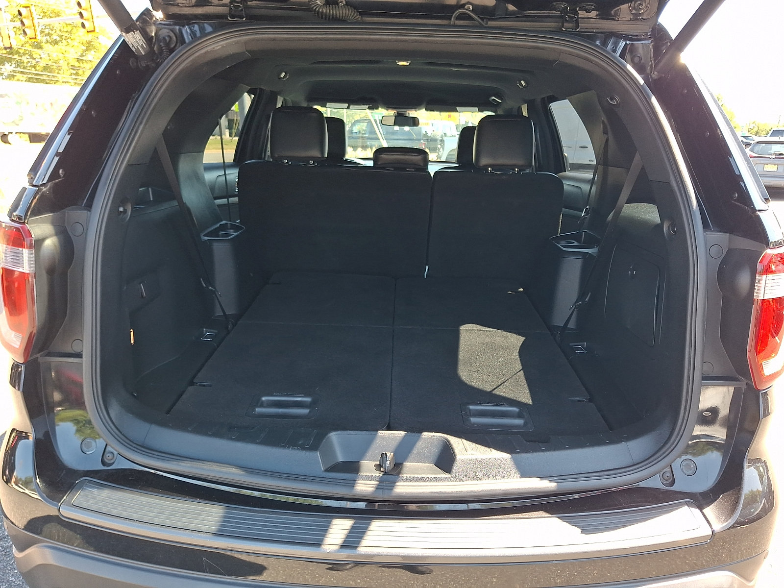 Certified 2019 Ford Explorer XLT w/ Equipment Group 202A AWD/4WD image 30