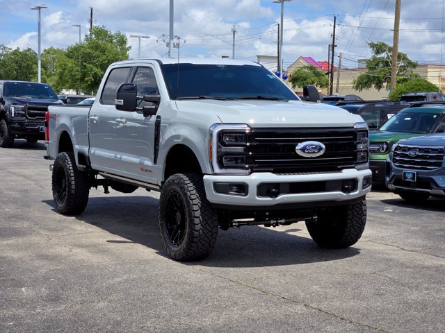 Certified 2025 Ford F250 Platinum AWD/4WD image 3