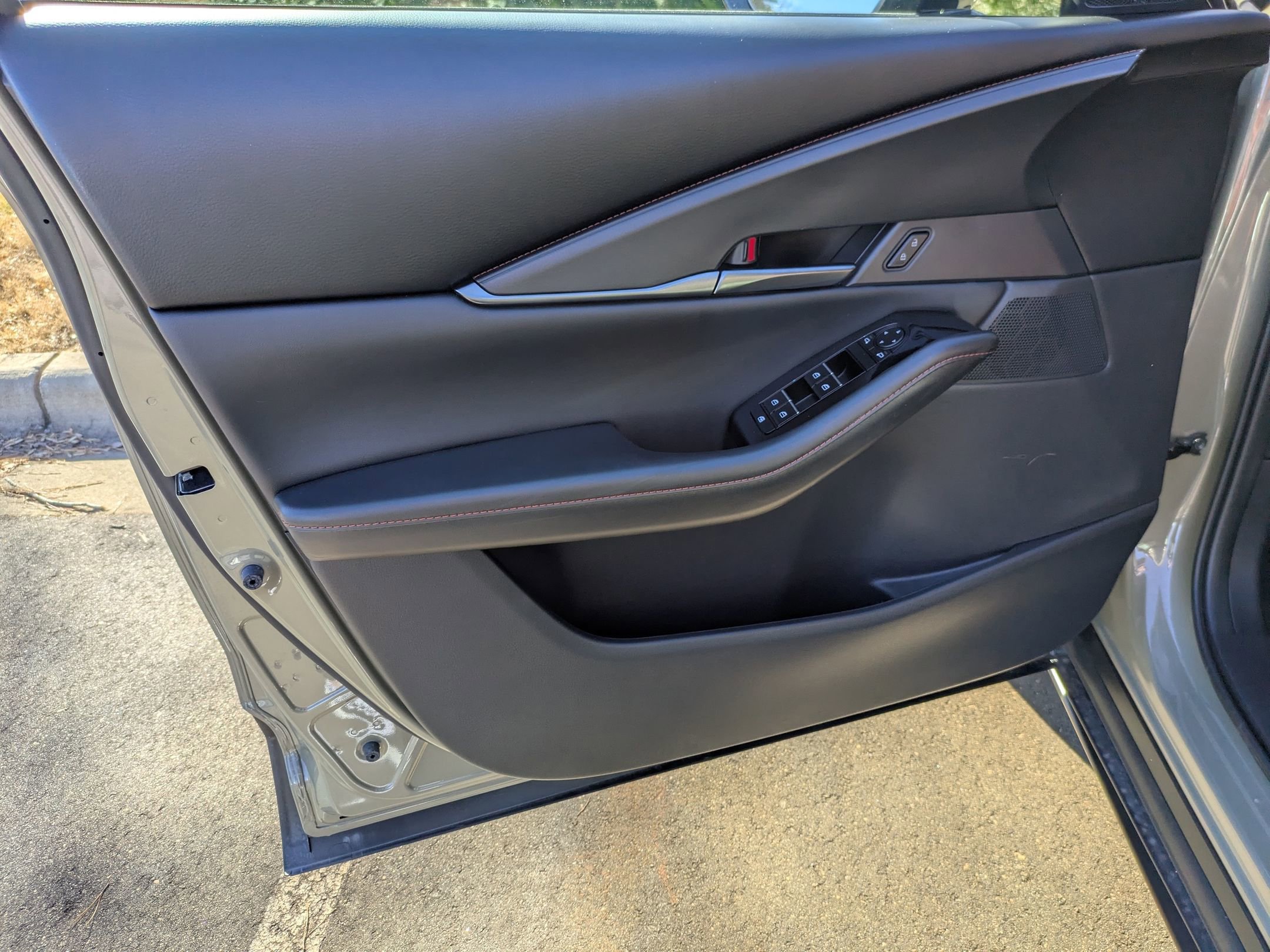 Used 2025 MAZDA CX-30 Carbon image 10