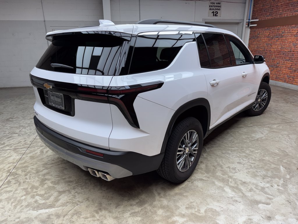 Used 2026 Chevrolet Traverse LT FWD image 5