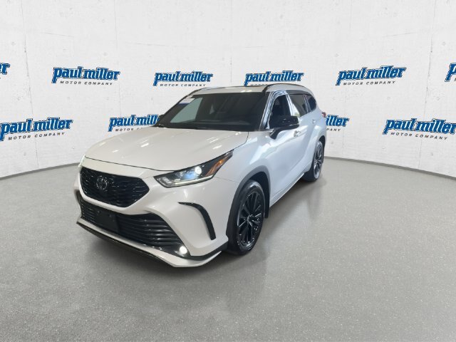 Used 2023 Toyota Highlander XSE FWD image 4