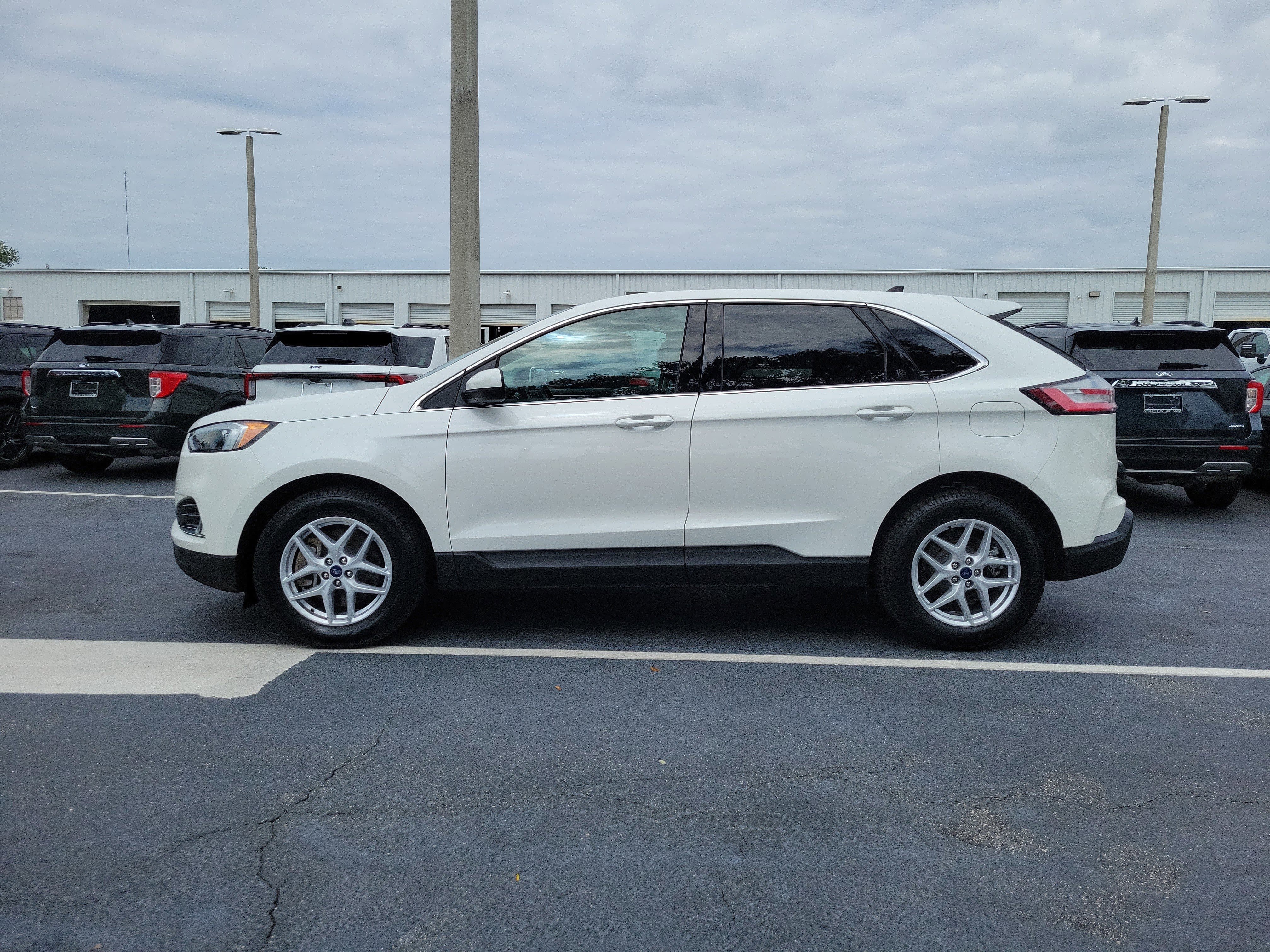 Certified 2022 Ford Edge SEL w/ Convenience Package AWD/4WD image 6