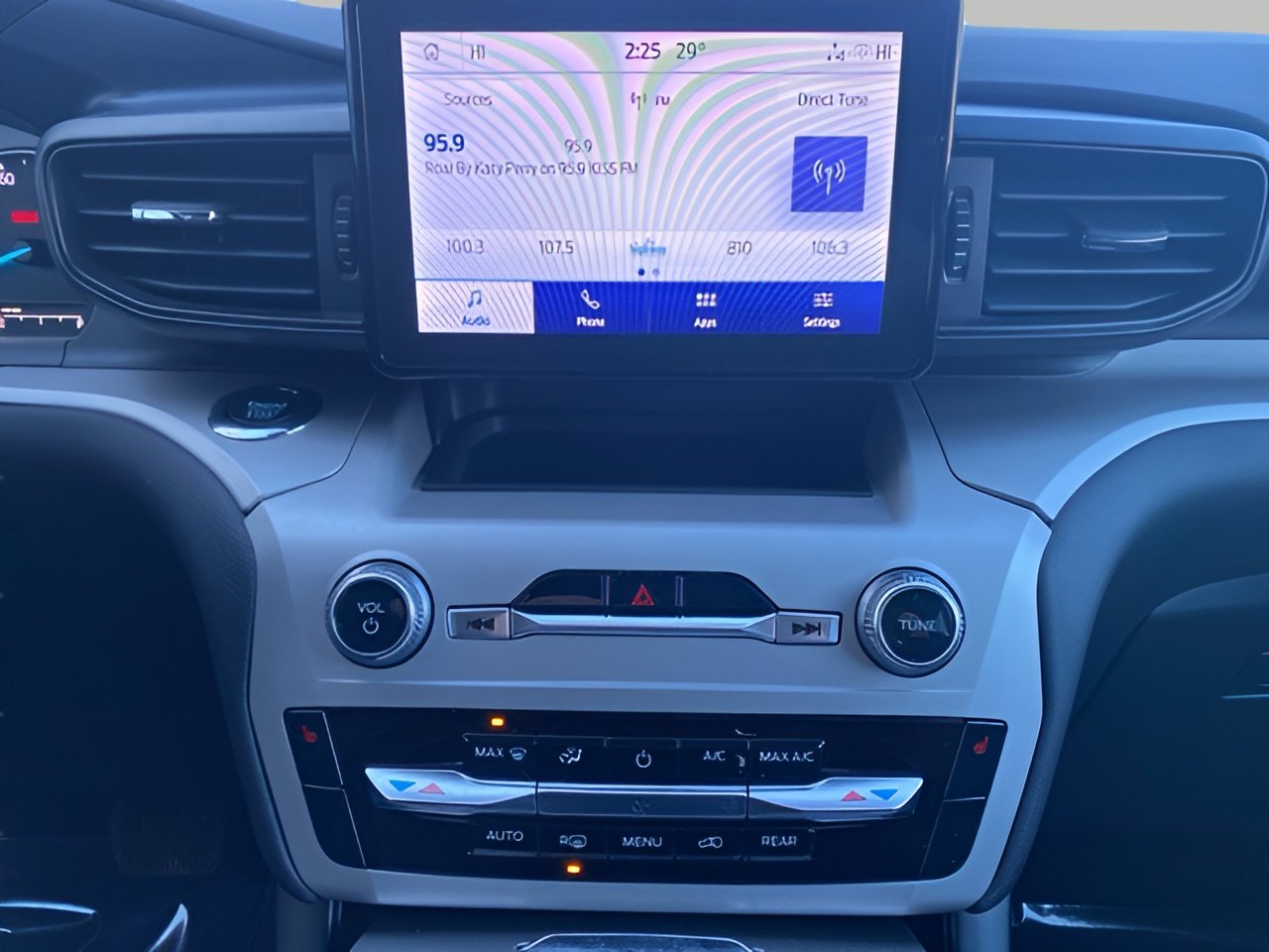 Certified 2023 Ford Explorer XLT w/ Class IV Trailer Tow Package image 20