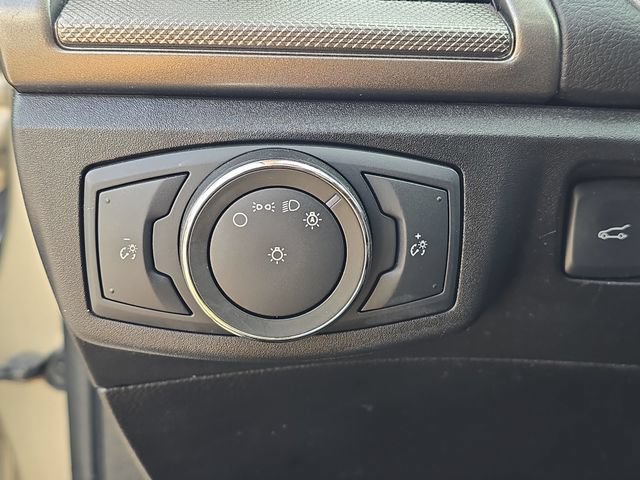 Certified 2018 Ford Fusion SE w/ Fusion SE Technology Package FWD image 10