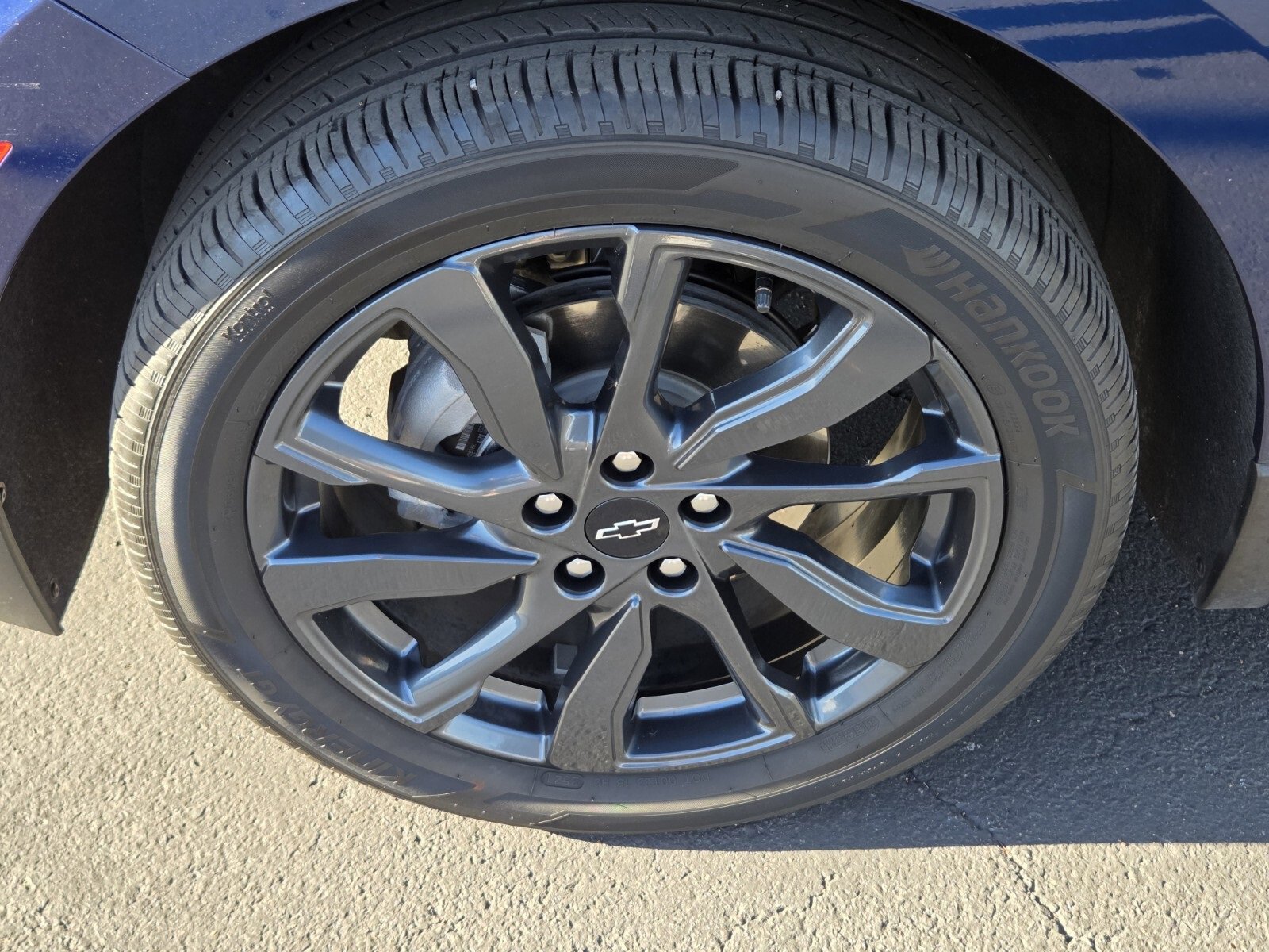 Used 2022 Chevrolet Equinox RS w/ Infotainment Package image 9