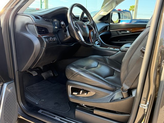 Used 2020 Cadillac Escalade ESV Luxury AWD/4WD image 15