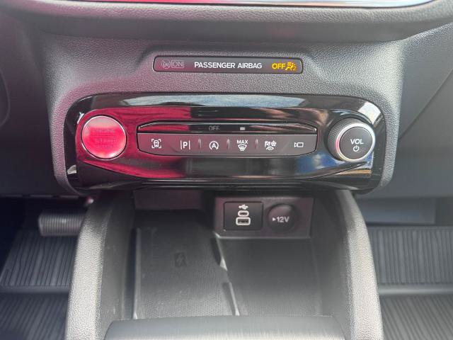 Certified 2024 Ford Escape Platinum w/ Class II Trailer Tow Package AWD/4WD image 17