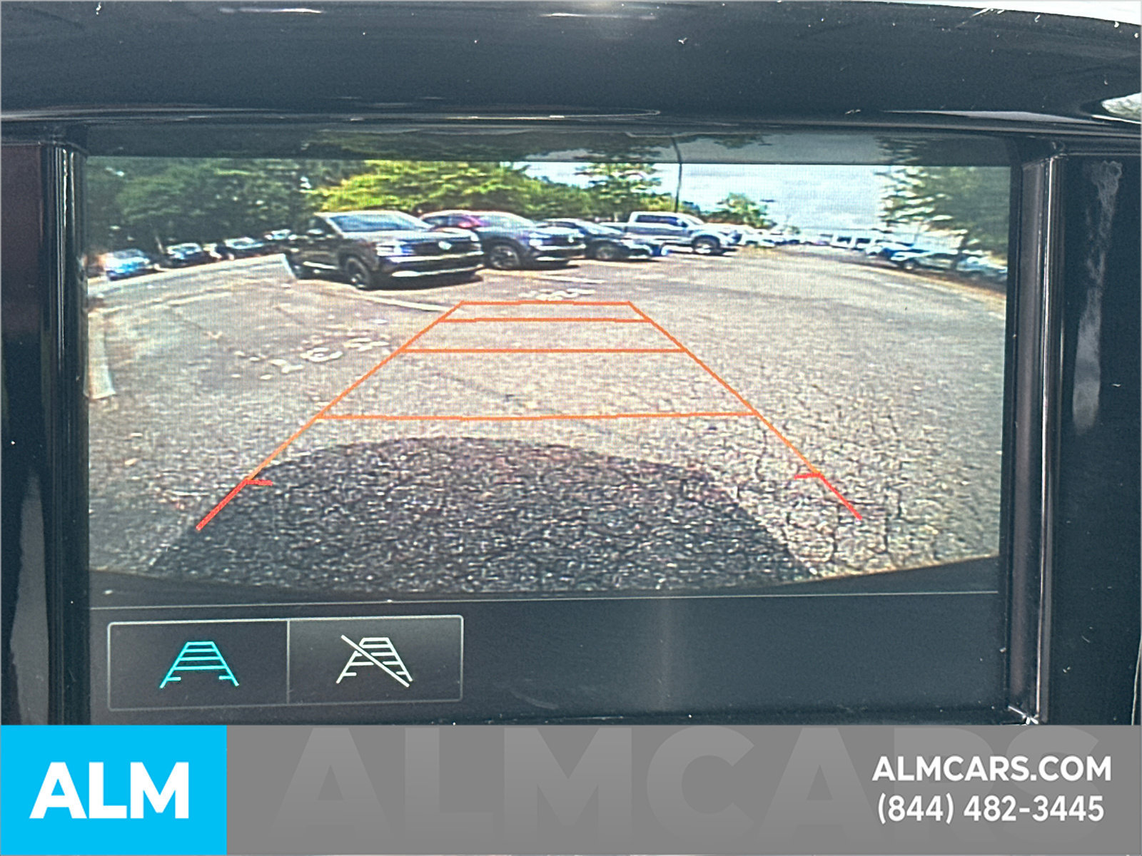 Used 2018 Chevrolet Traverse LT FWD image 32