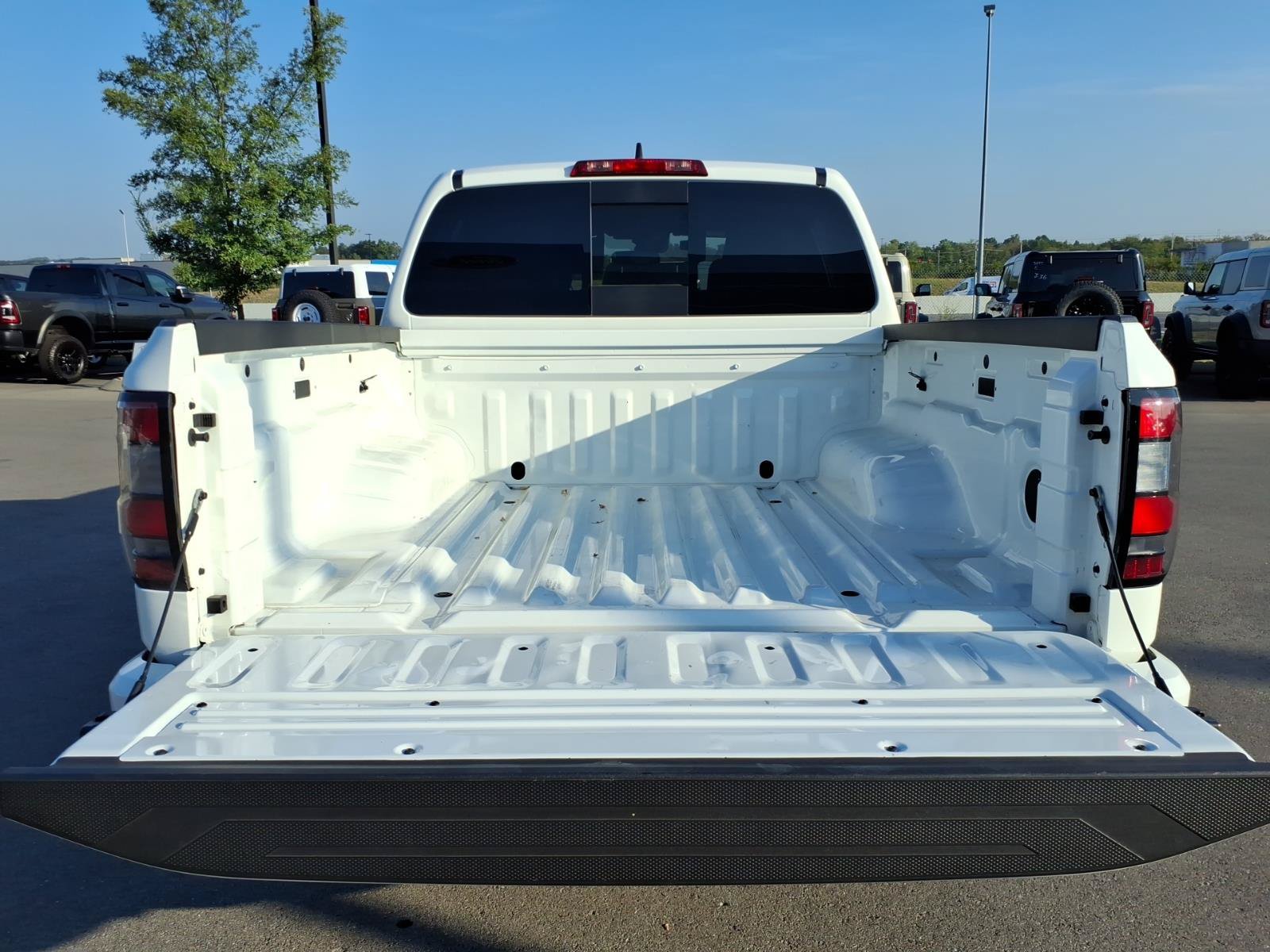 Used 2026 Nissan Frontier PRO-4X AWD/4WD image 16