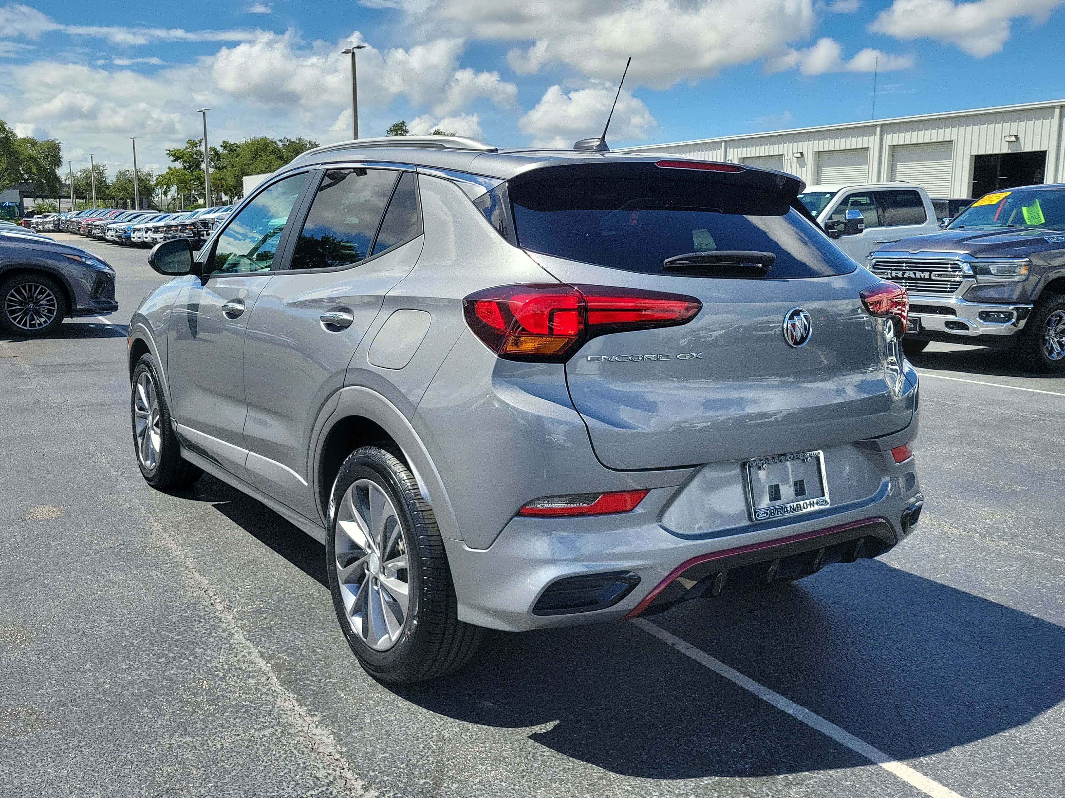 Used 2023 Buick Encore GX Select w/ Sport Touring Package FWD image 7