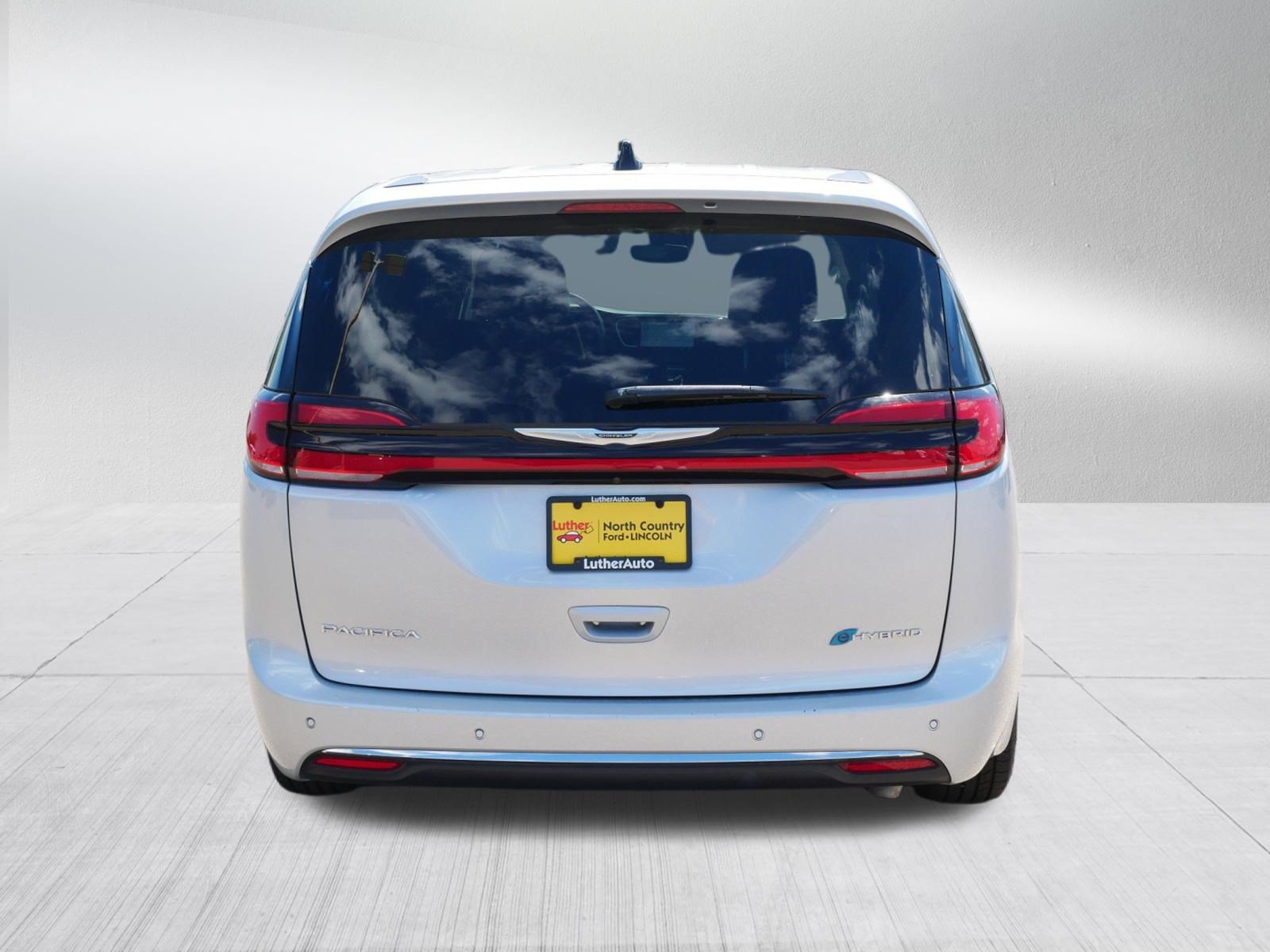 Used 2023 Chrysler Pacifica Limited FWD image 6