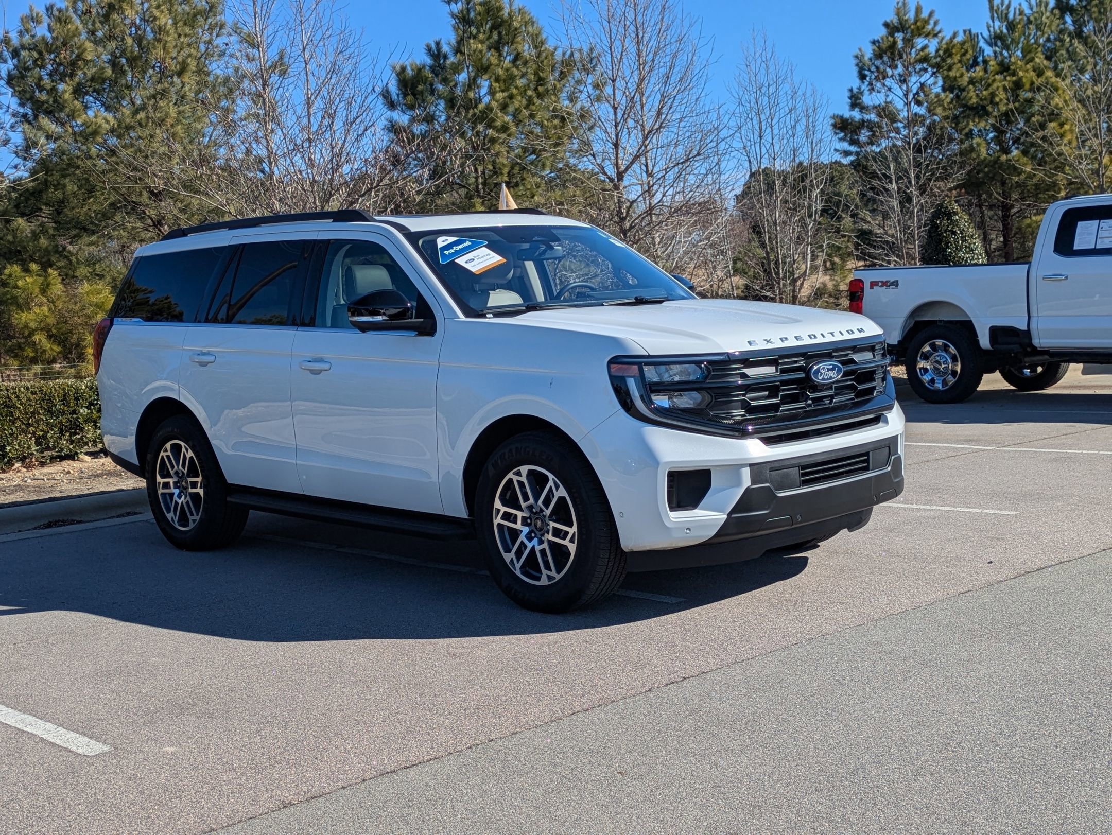 Certified 2025 Ford Expedition Active image 9