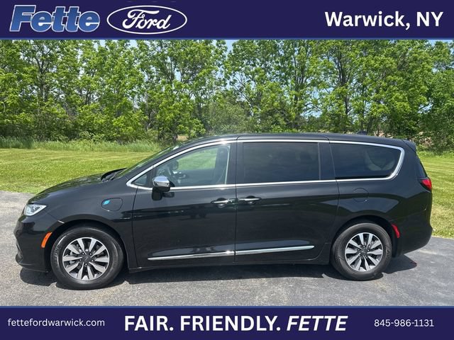 Used 2023 Chrysler Pacifica Limited FWD image 12