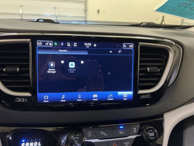 Used 2023 Chrysler Pacifica Touring-L image 14