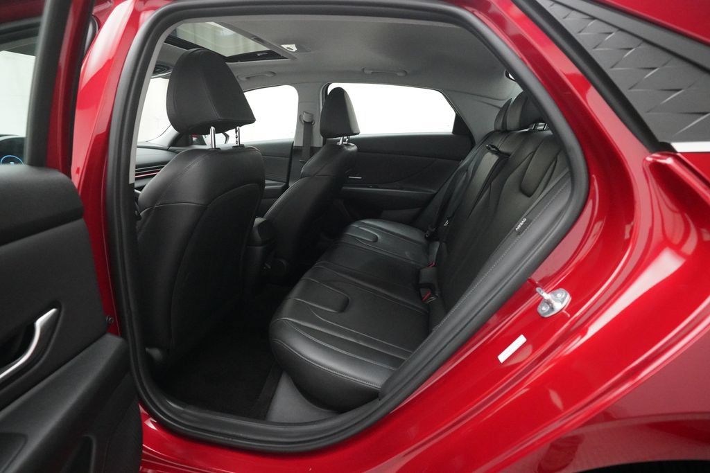 Used 2025 Hyundai Elantra Limited FWD image 15
