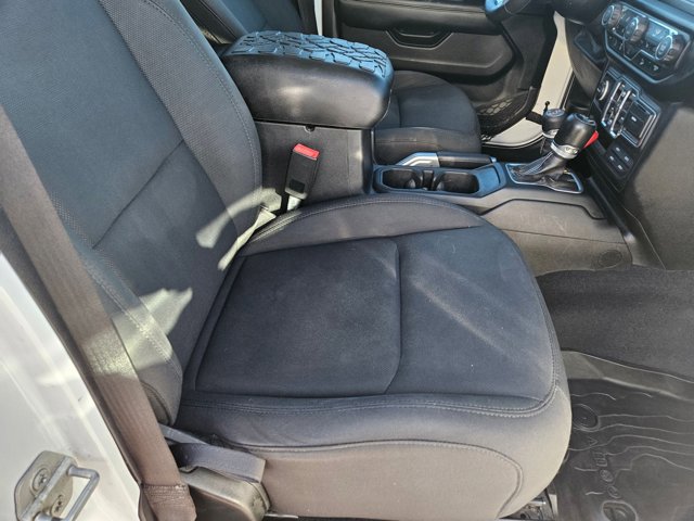 Used 2018 Jeep Wrangler Unlimited Sahara w/ Cold Weather Group image 20