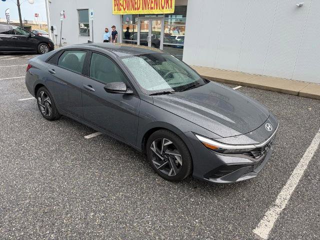 Used 2025 Hyundai Elantra Sport FWD image 2