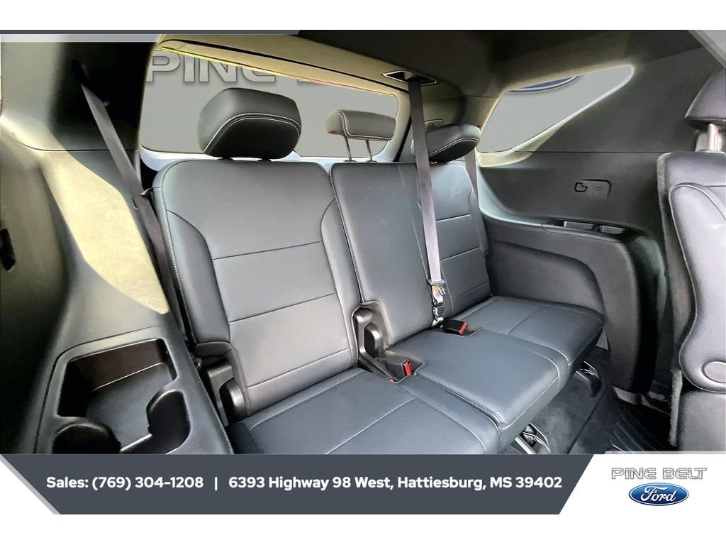 Used 2025 Chevrolet Traverse LT w/ Driver Confidence Package FWD image 21