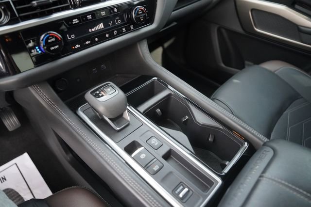Used 2024 Nissan Pathfinder Platinum FWD image 29