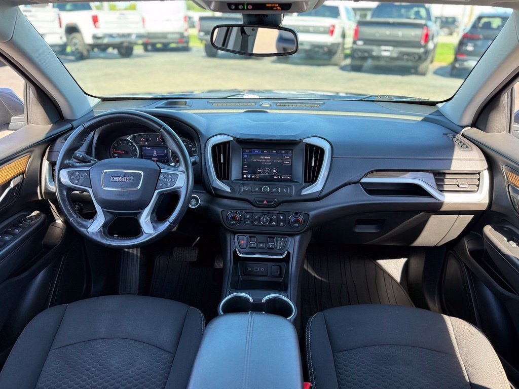 Used 2020 GMC Terrain SLE w/ Driver Convenience Package FWD image 2