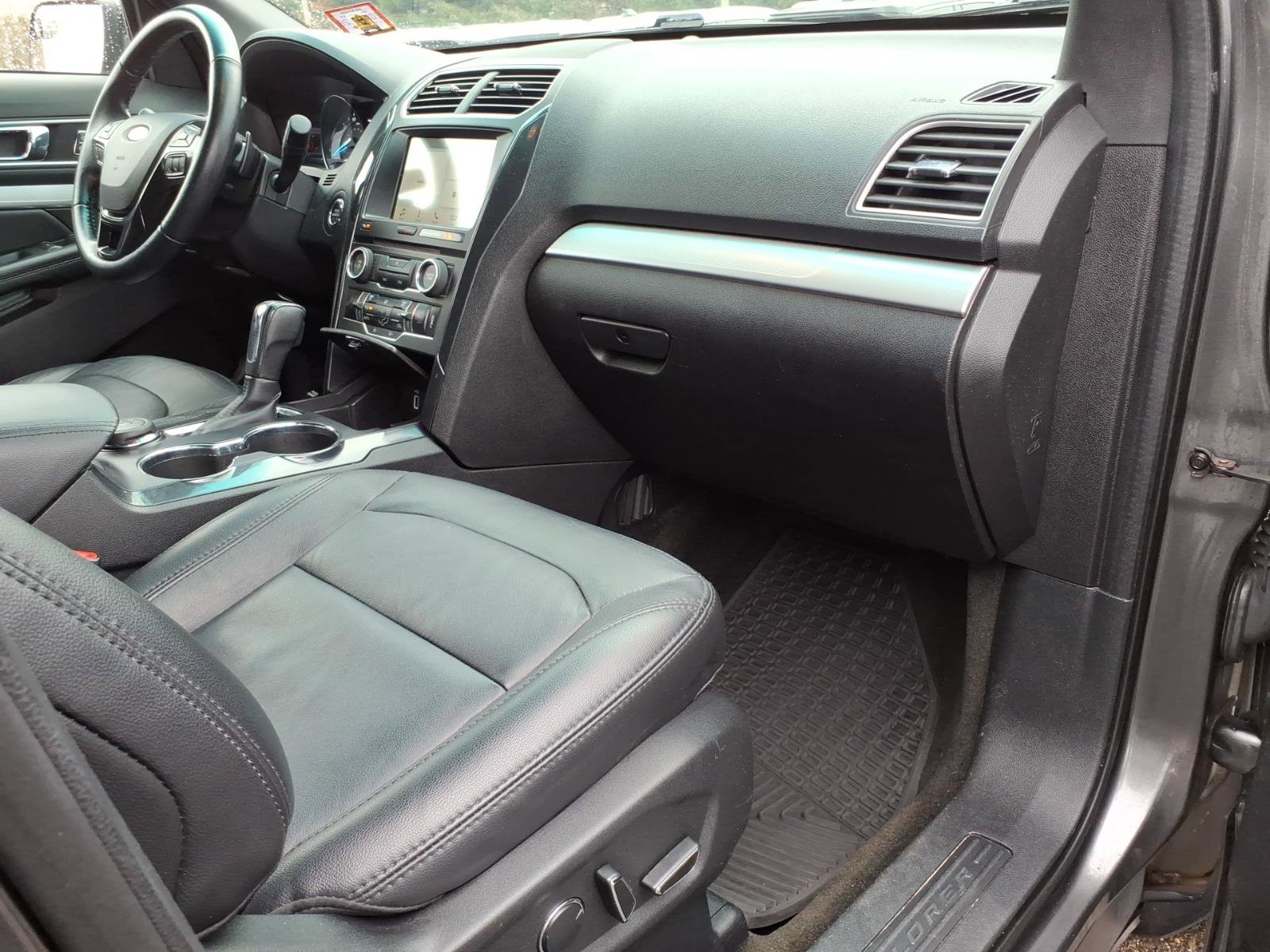 Certified 2017 Ford Explorer XLT w/ Equipment Group 202A image 10