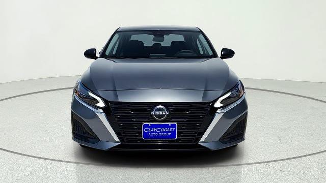 Used 2024 Nissan Altima 2.5 SV FWD image 2