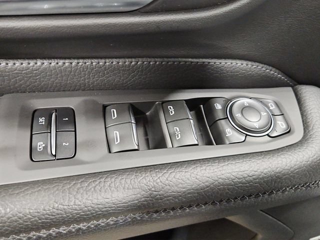 Used 2022 GMC Yukon XL Denali AWD/4WD image 13