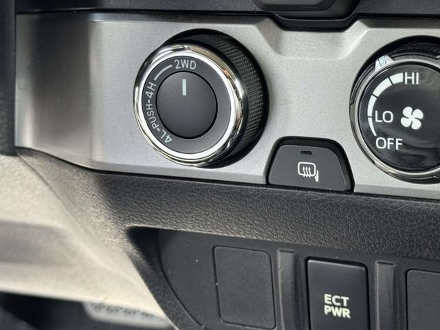 Used 2018 Toyota Tacoma SR5 w/ Four Season Floor Mat Package AWD/4WD image 23