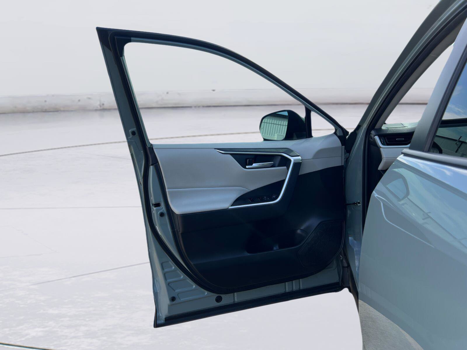 Used 2023 Toyota RAV4 XLE Premium FWD image 11