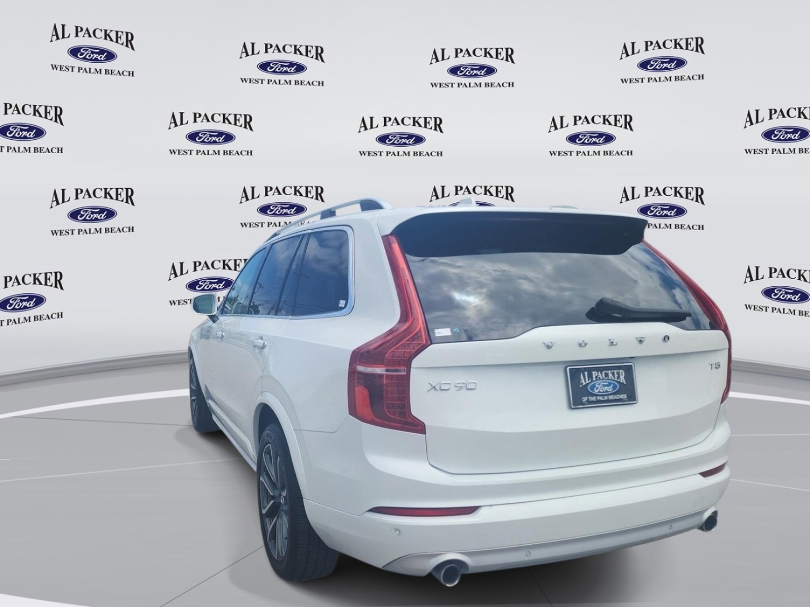 Used 2019 Volvo XC90 T5 Momentum image 3