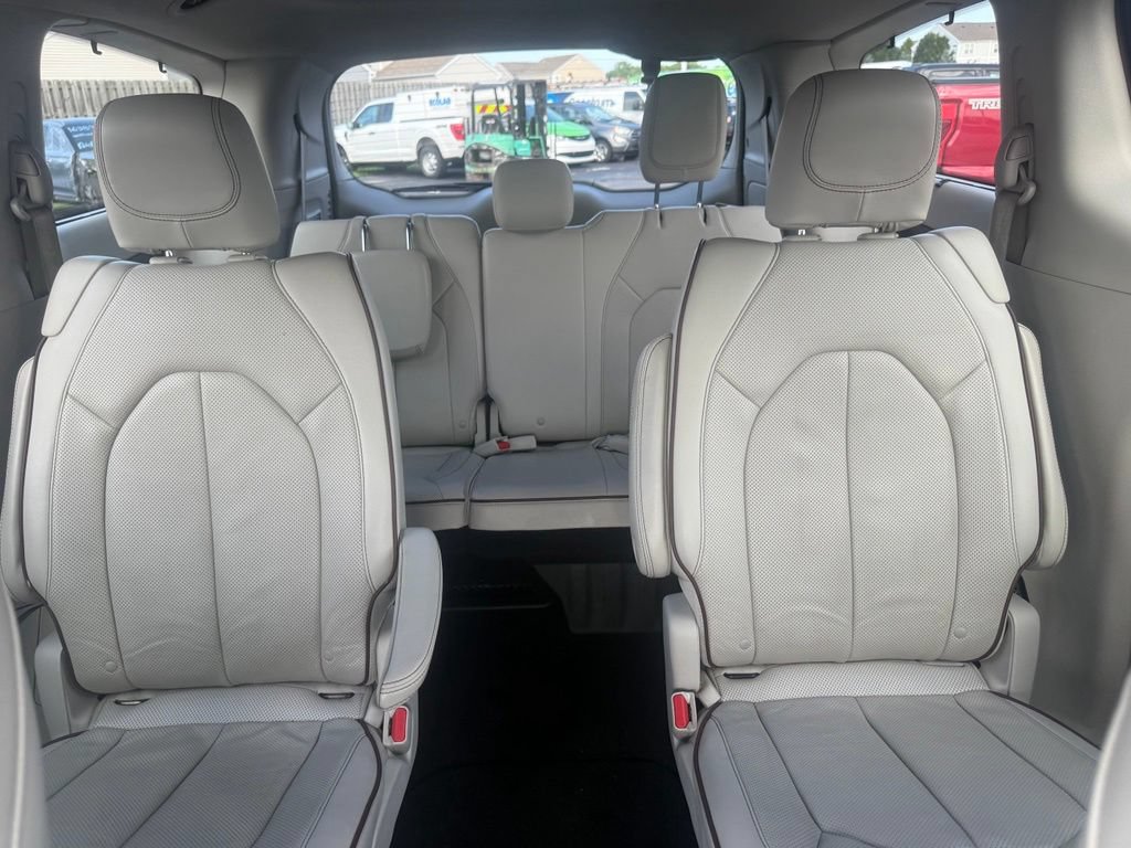 Used 2018 Chrysler Pacifica Limited w/ Advanced Safetytec Group FWD image 34