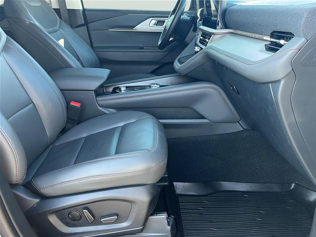 Certified 2025 Ford Explorer Active w/ Active Comfort Package AWD/4WD image 12