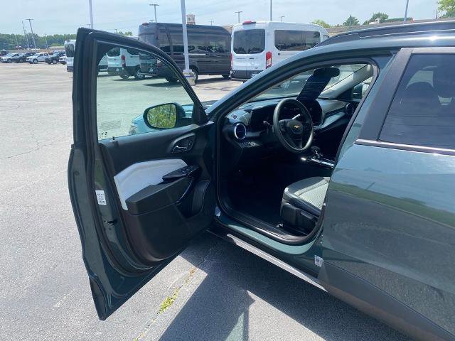 Used 2025 Chevrolet Trax LT FWD image 9