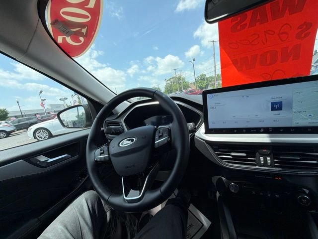 Certified 2025 Ford Escape Platinum AWD/4WD image 30