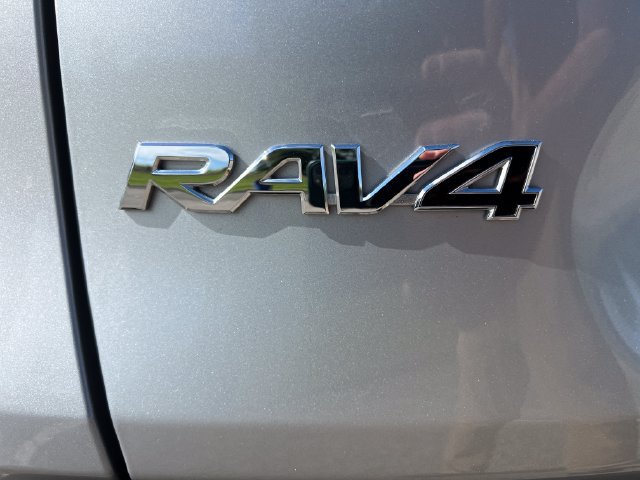 Used 2025 Toyota RAV4 XLE AWD/4WD image 39