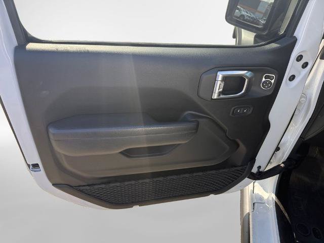 Used 2023 Jeep Wrangler Unlimited Rubicon w/ Cold Weather Group AWD/4WD image 14